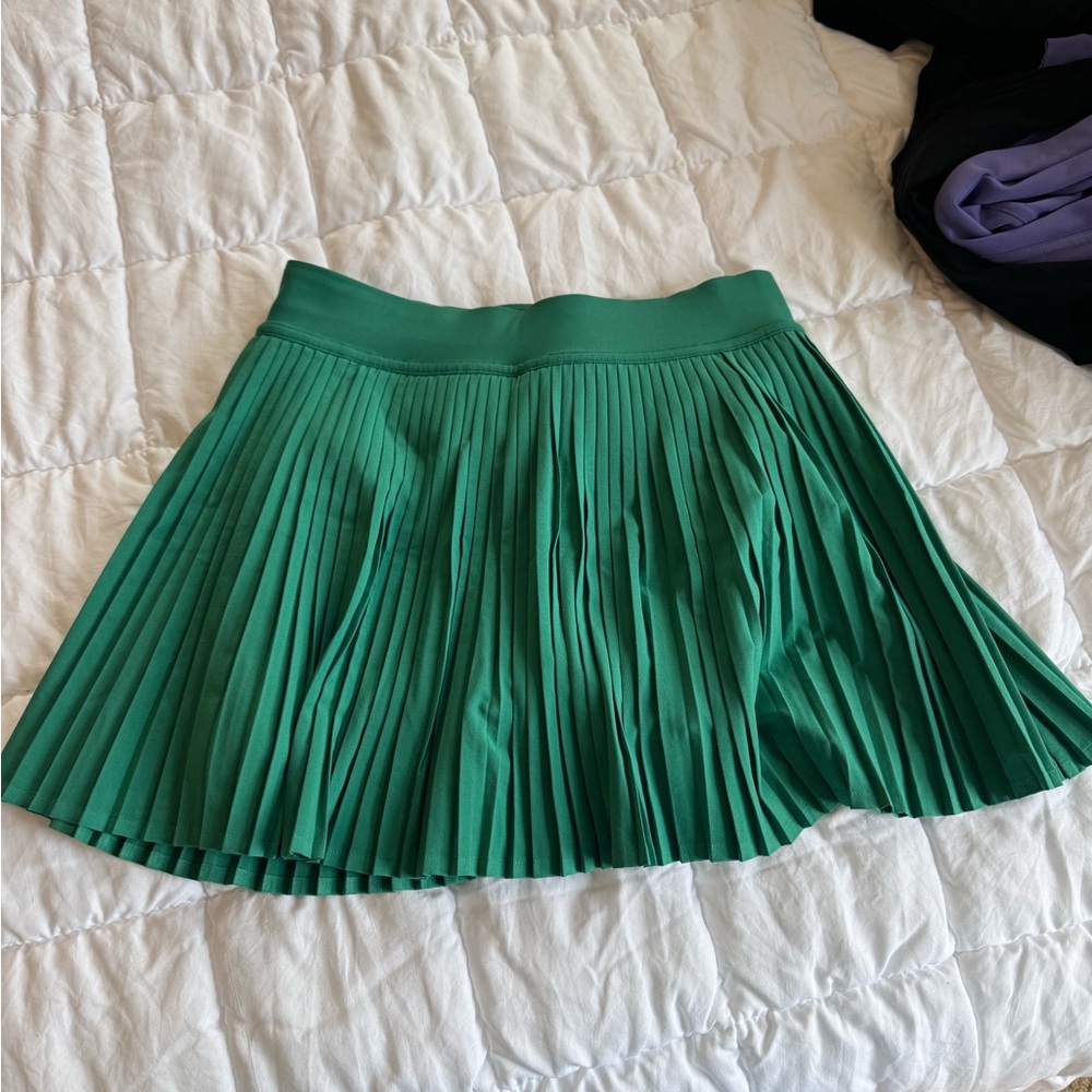 Green lululemon skirt